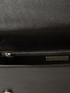 Zweifarbige Umhängetasche mit Maxi-Kette image number 4