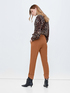 Blusa con collo fusciacca fantasia animalier image number 1