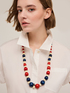 Collana lunga con perline in legno e rafia image number 0