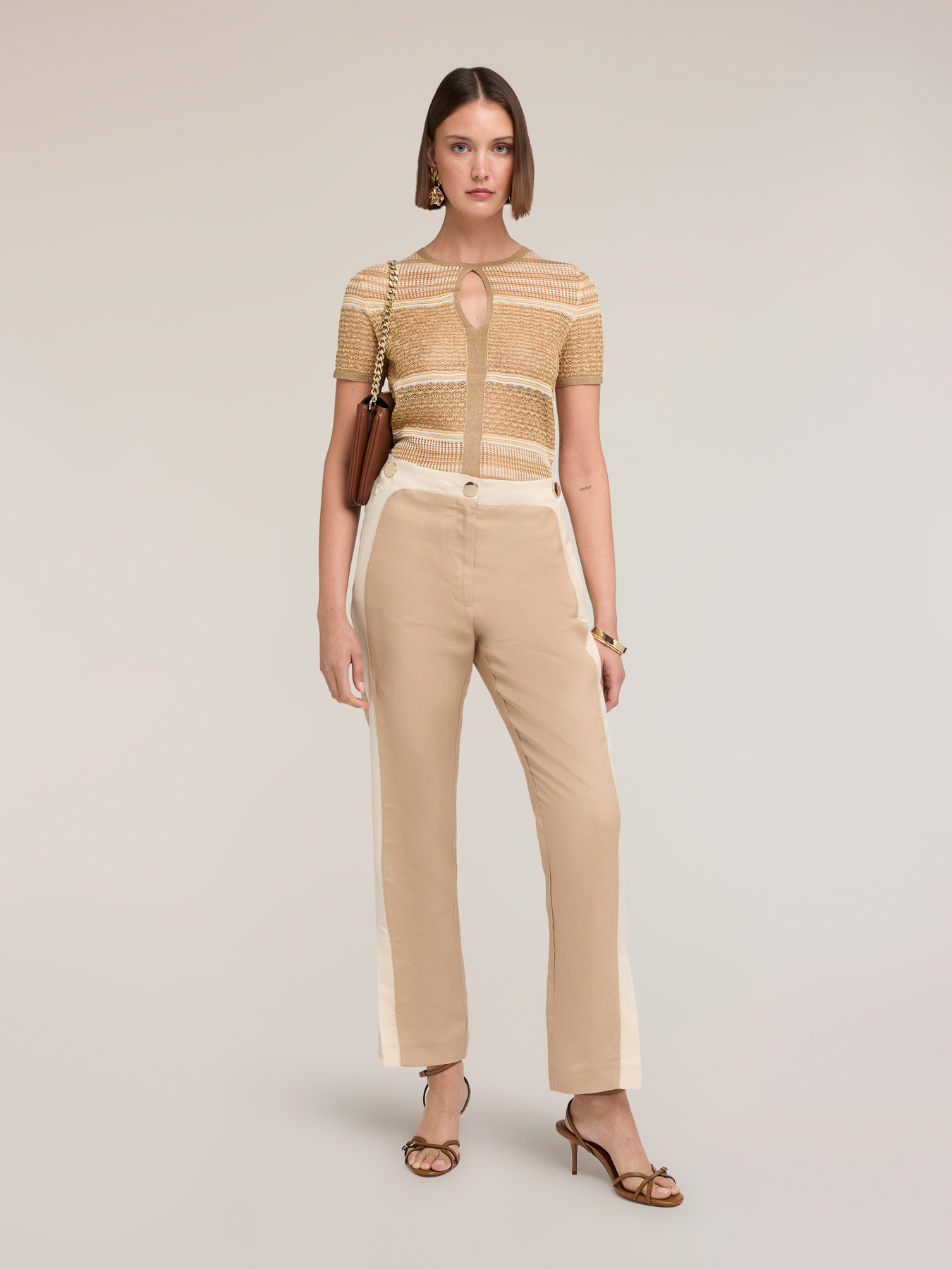 Pantalones con ribete y abertura en el bajo image number 3