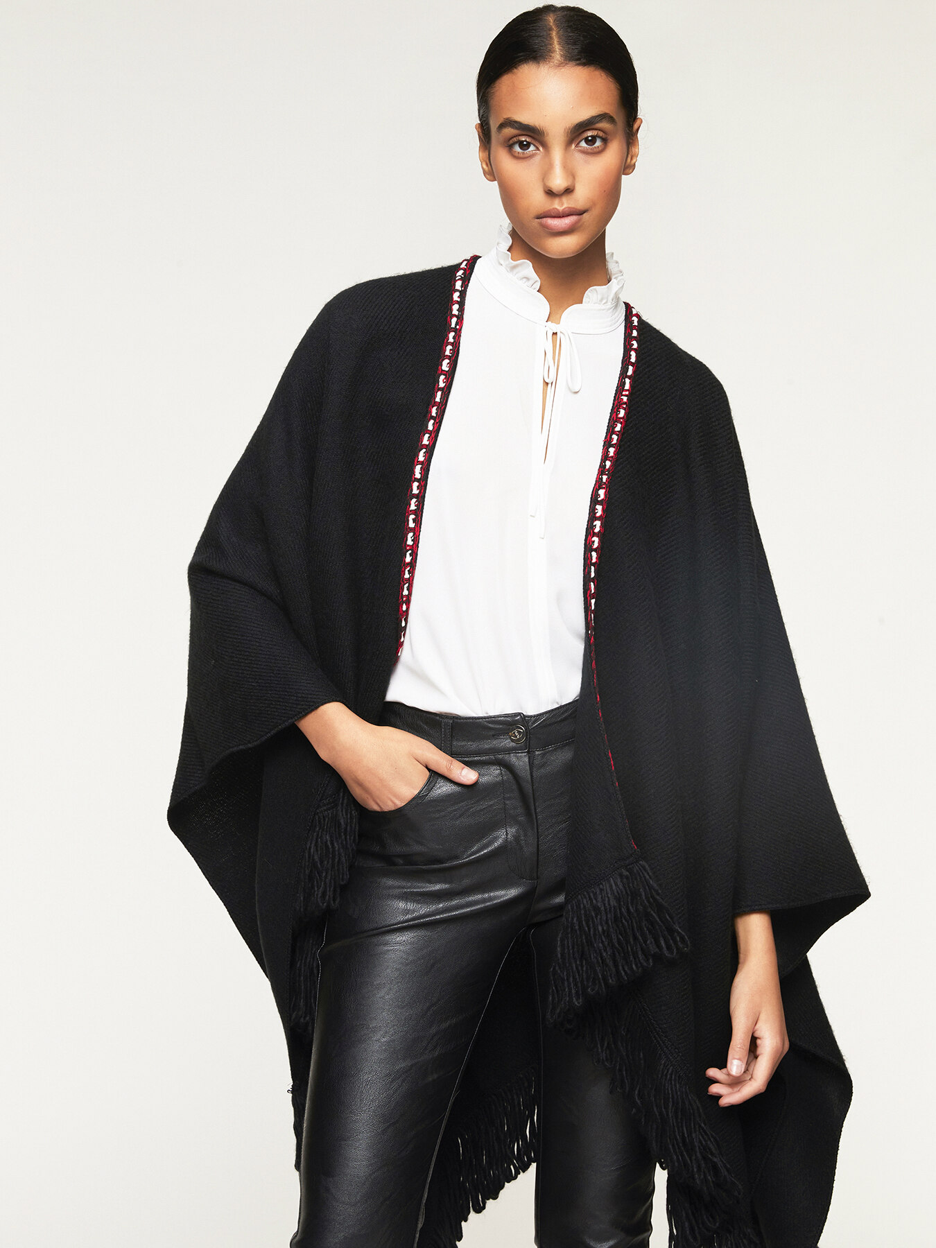 Poncho con impunture ricamo image number 0