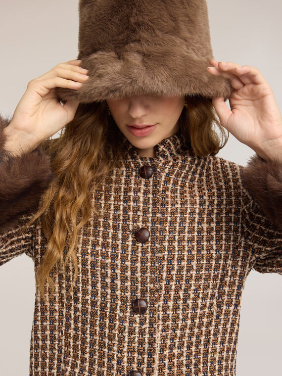 Fuzzy effect bucket hat