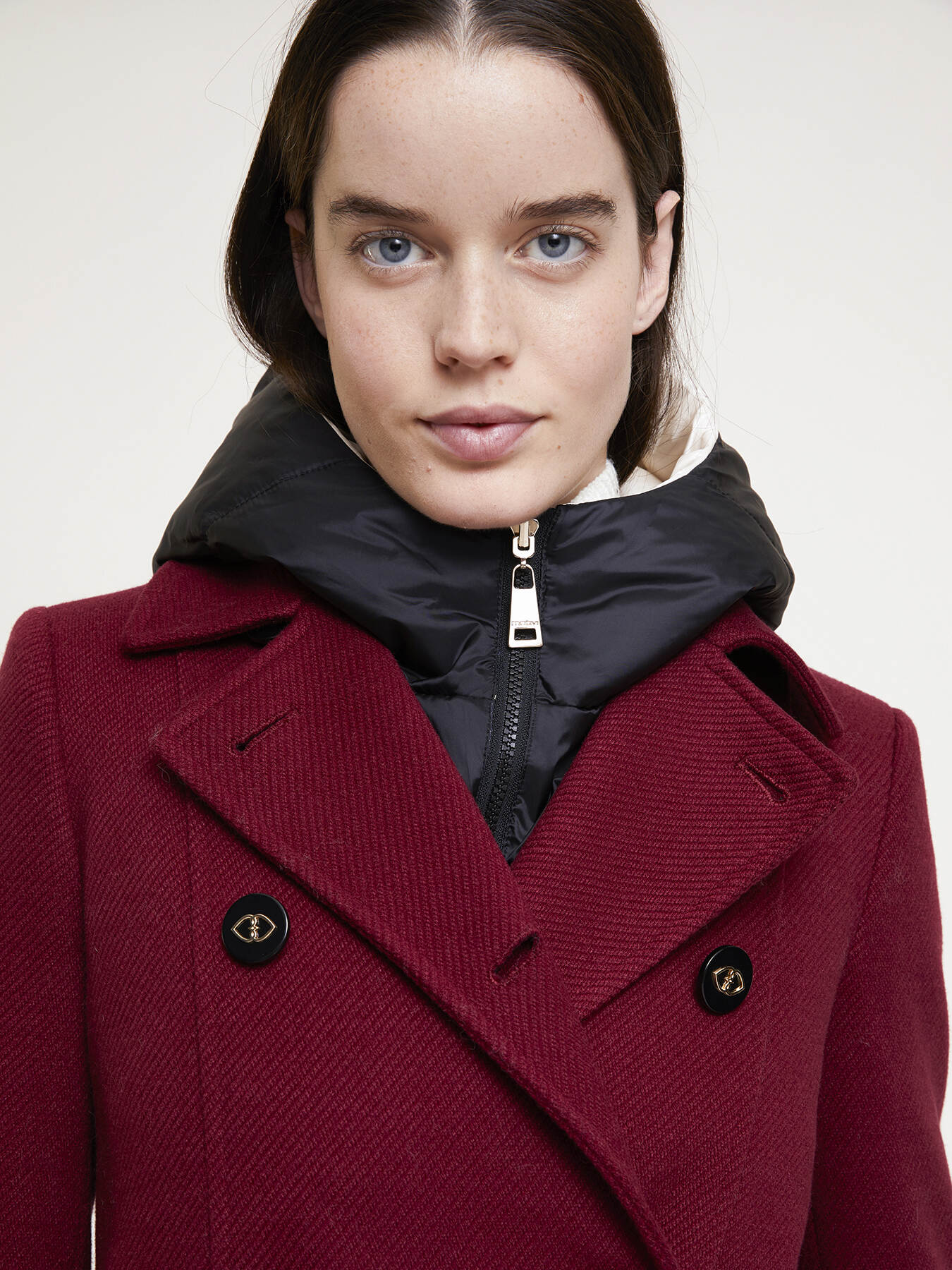 Collo imbottito con cappuccio image number 0