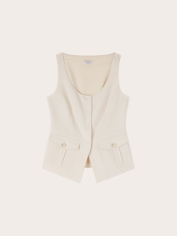 Fitted vest with buttons