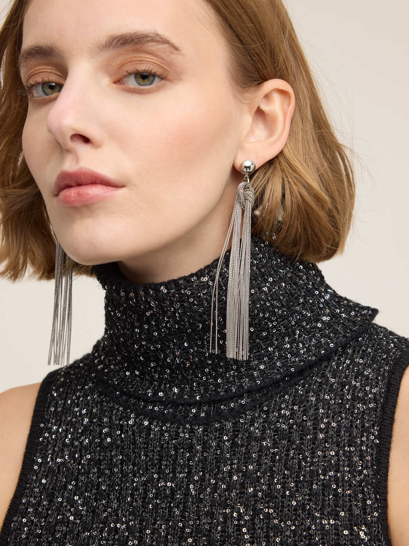 Sleeveless sequined top image number 3