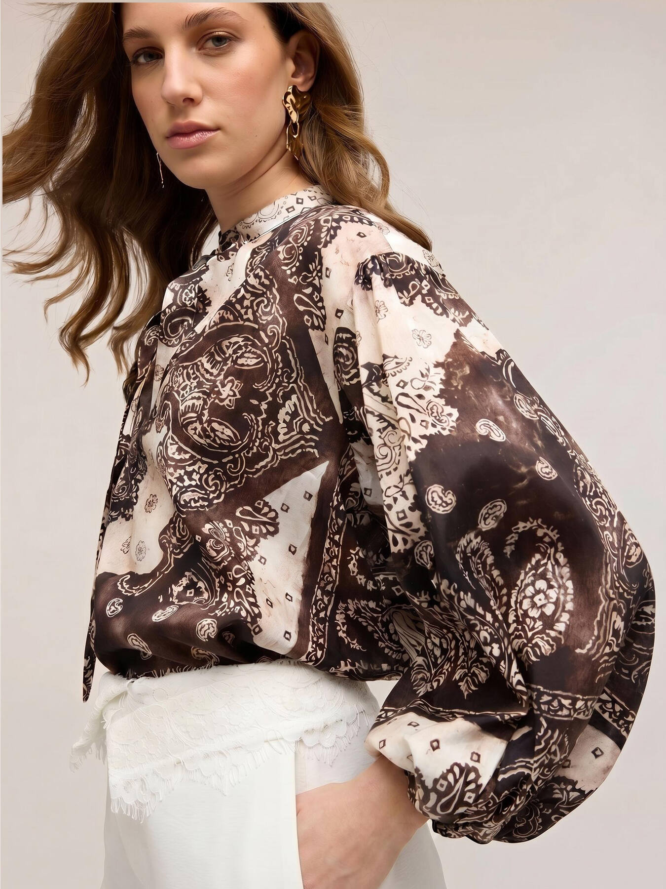 Blusa de popel&iacute;n con estampado y mangas globo image number 2