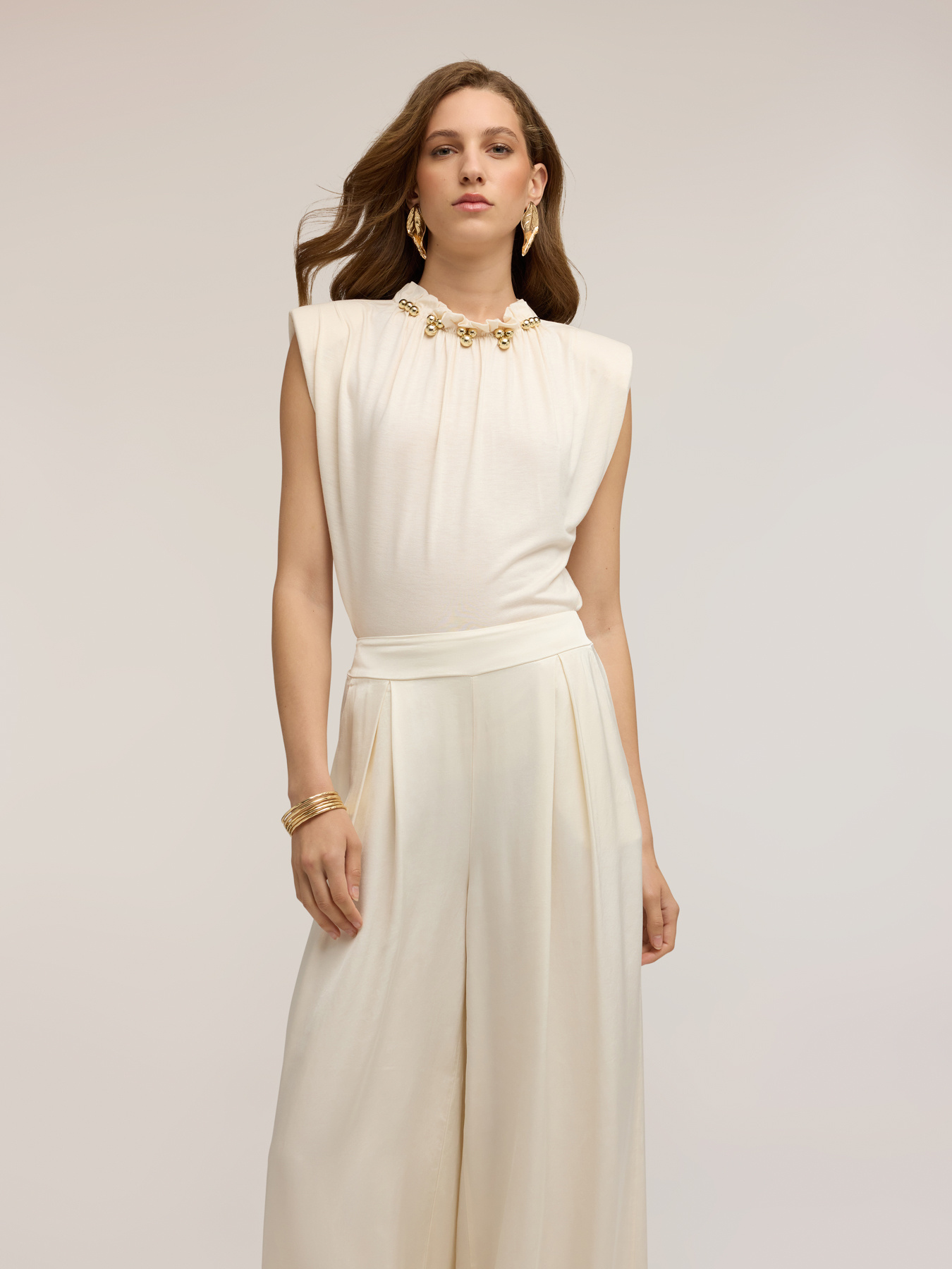 T-shirt with gathering and appliqu&eacute;s on the neckline image number 2