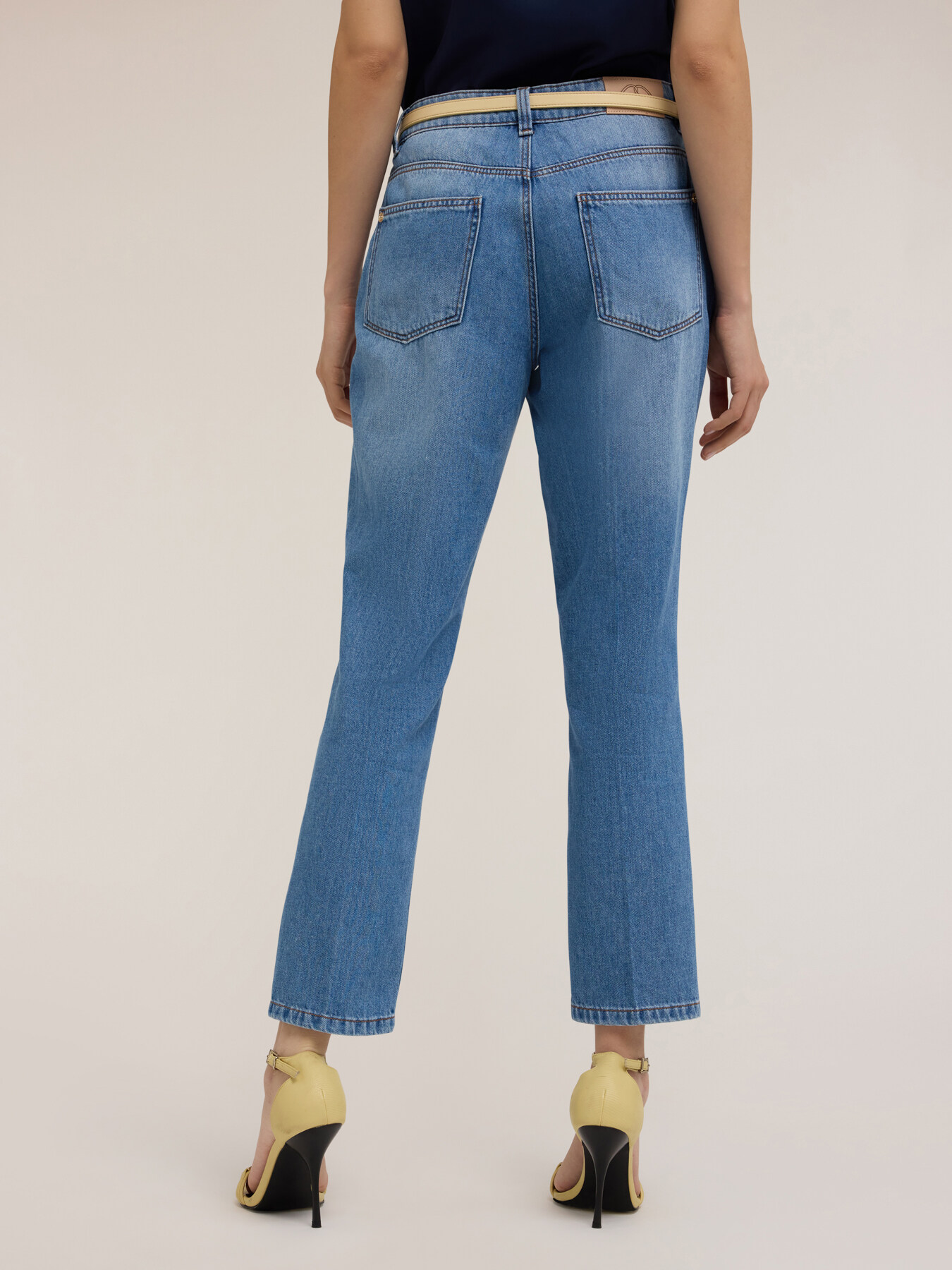 Regular jeans with ironed crease image number 1