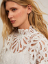 Blusa de encaje macram&eacute; image number 2