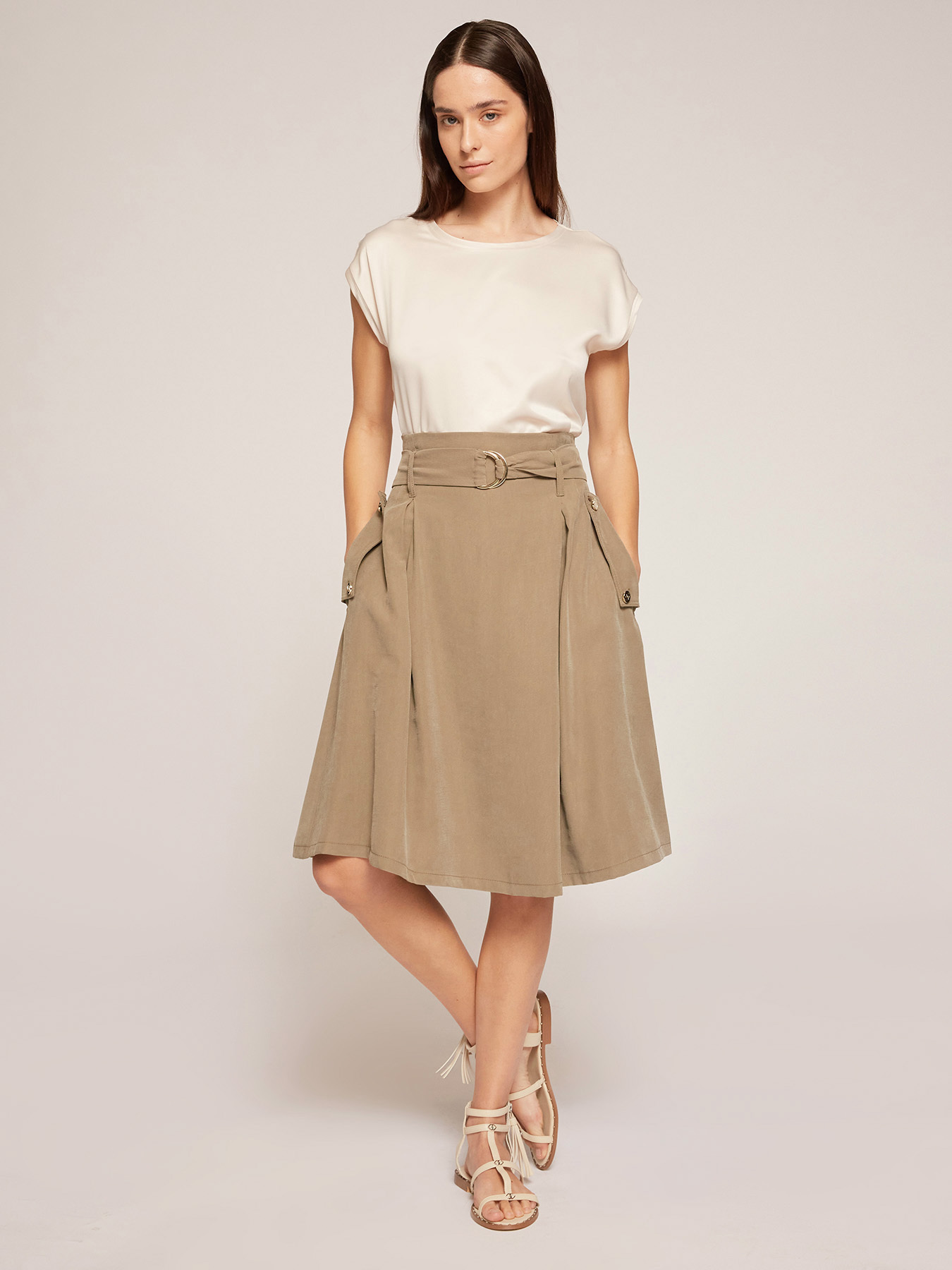 Short skirt with pockets image number 0