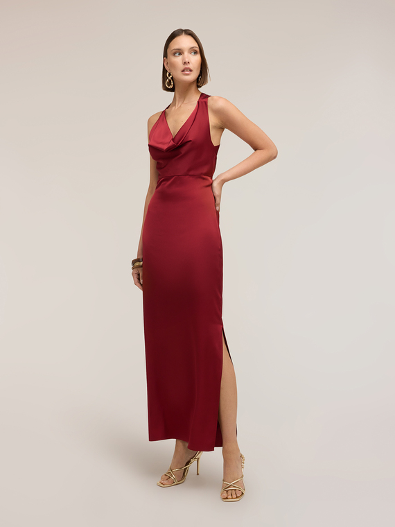 Robe longue en satin avec drap&eacute;