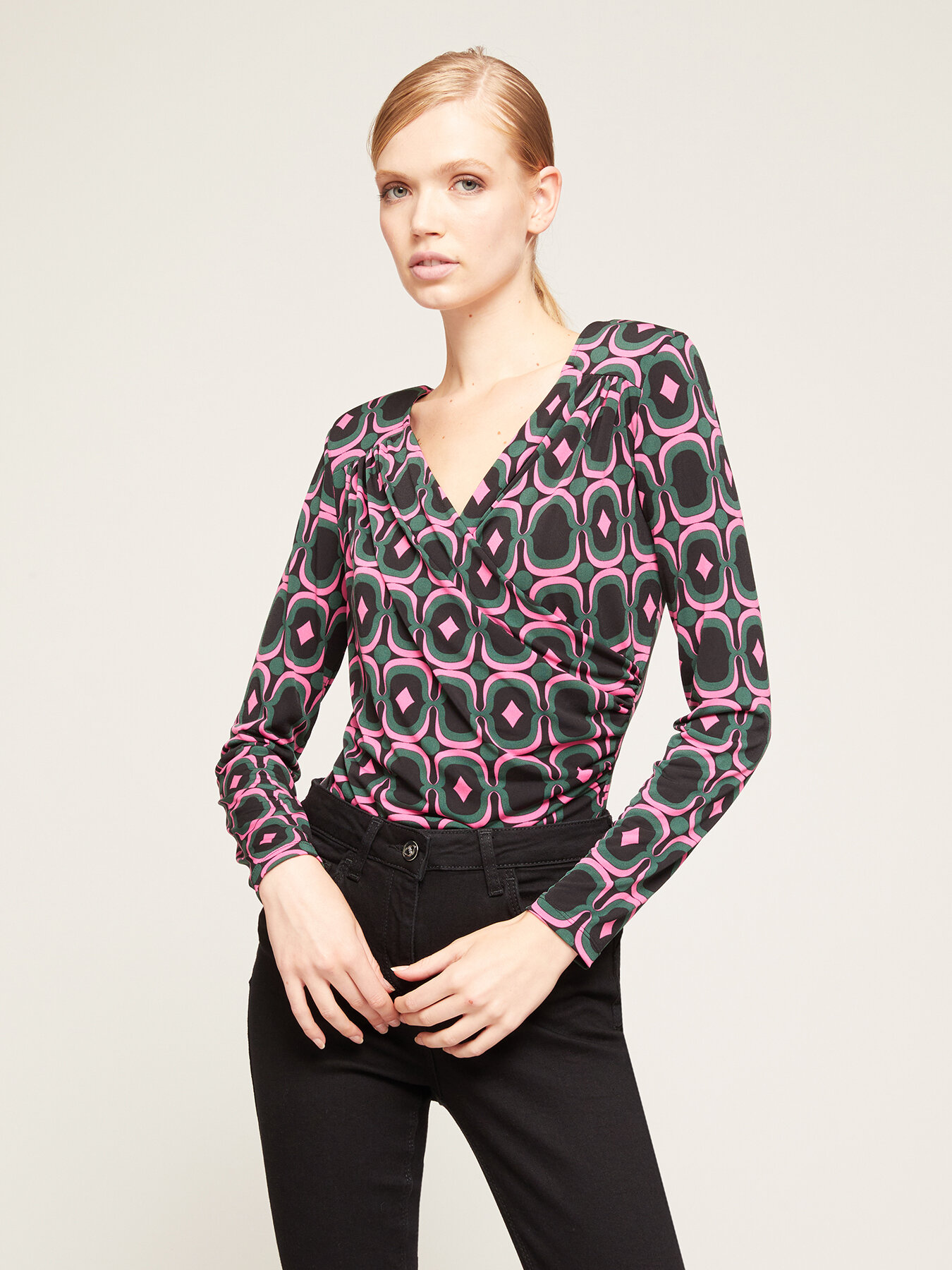 Geometric pattern long-sleeved body image number 0