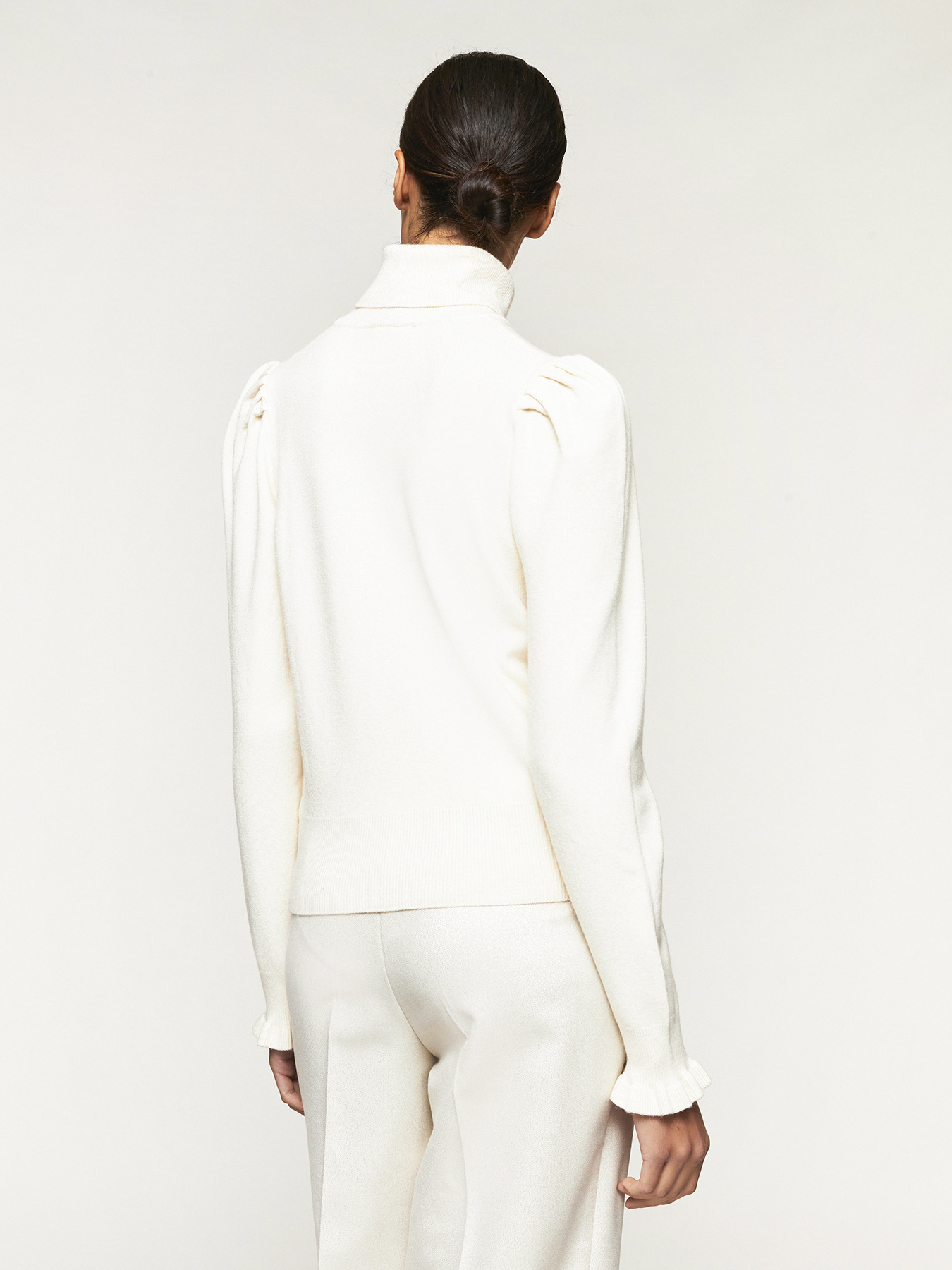 Maglia dolcevita con maniche a sbuffo image number 1