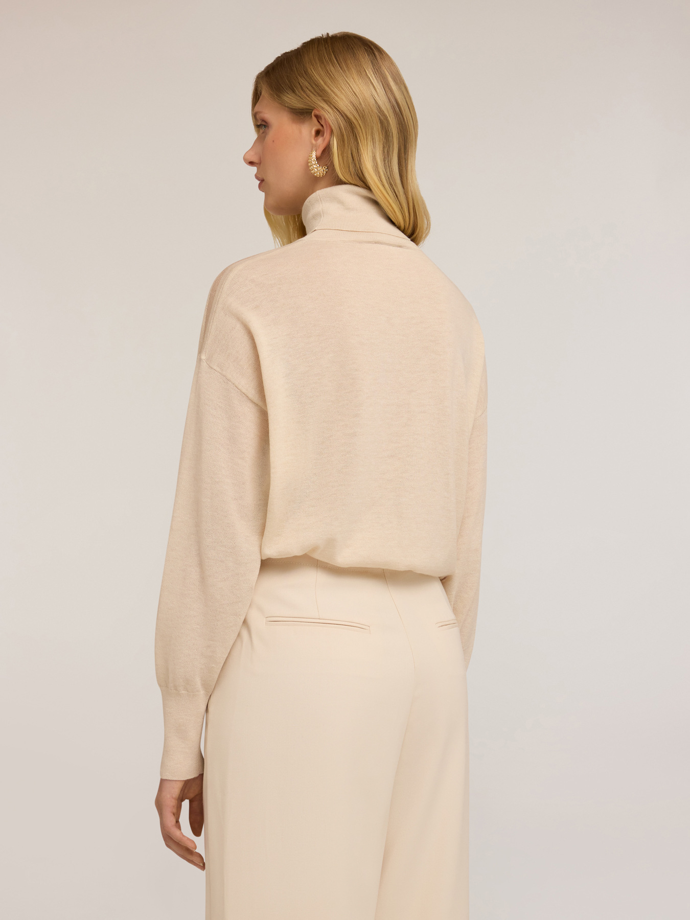 Jersey de cuello alto con inserto transparente image number 1