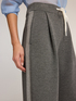 Pantalones palazzo en scuba con bandas image number 3