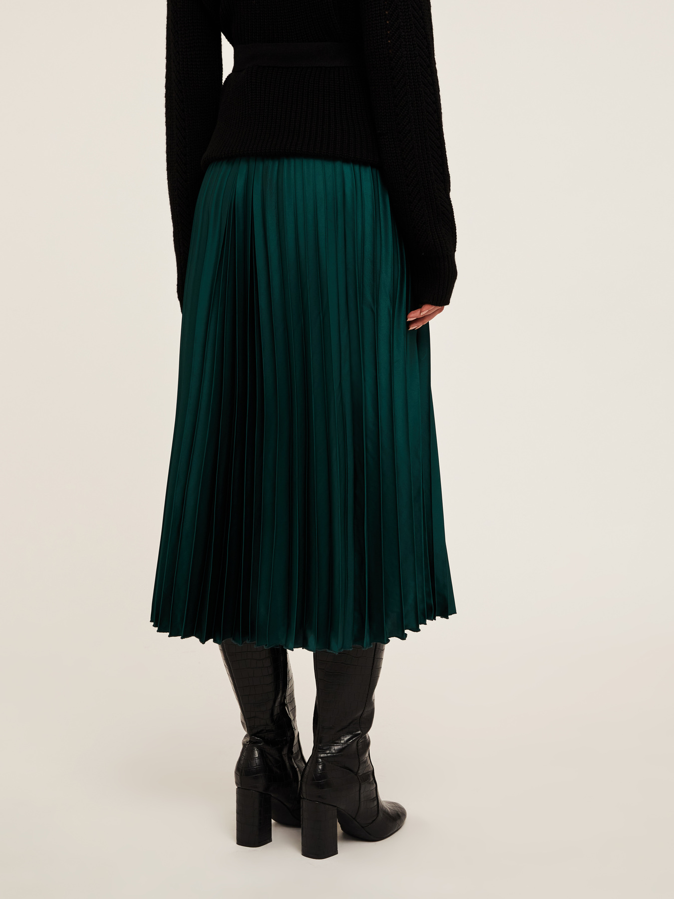 Jupe midi pliss&eacute;e en satin image number 1