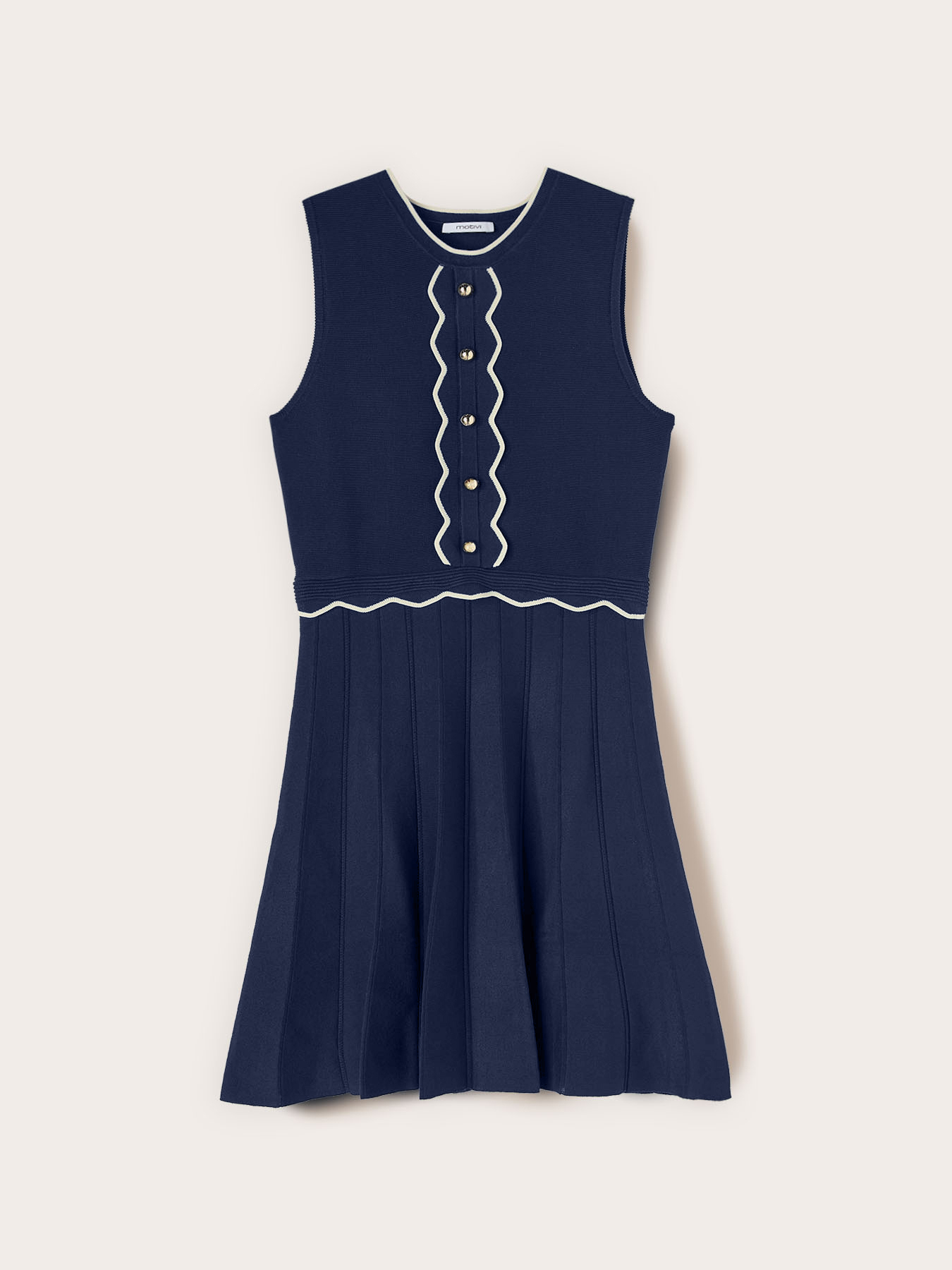 Flare dress in fine pleated knit image number 4