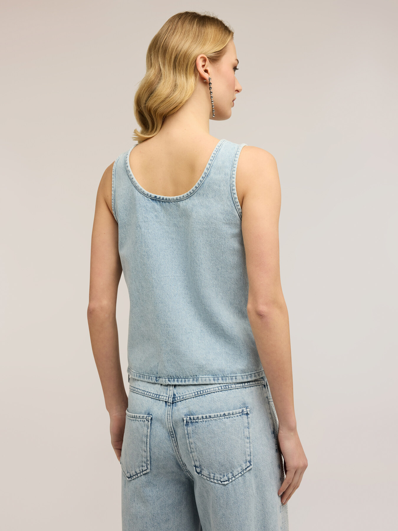 Top in denim con cristalli image number 1