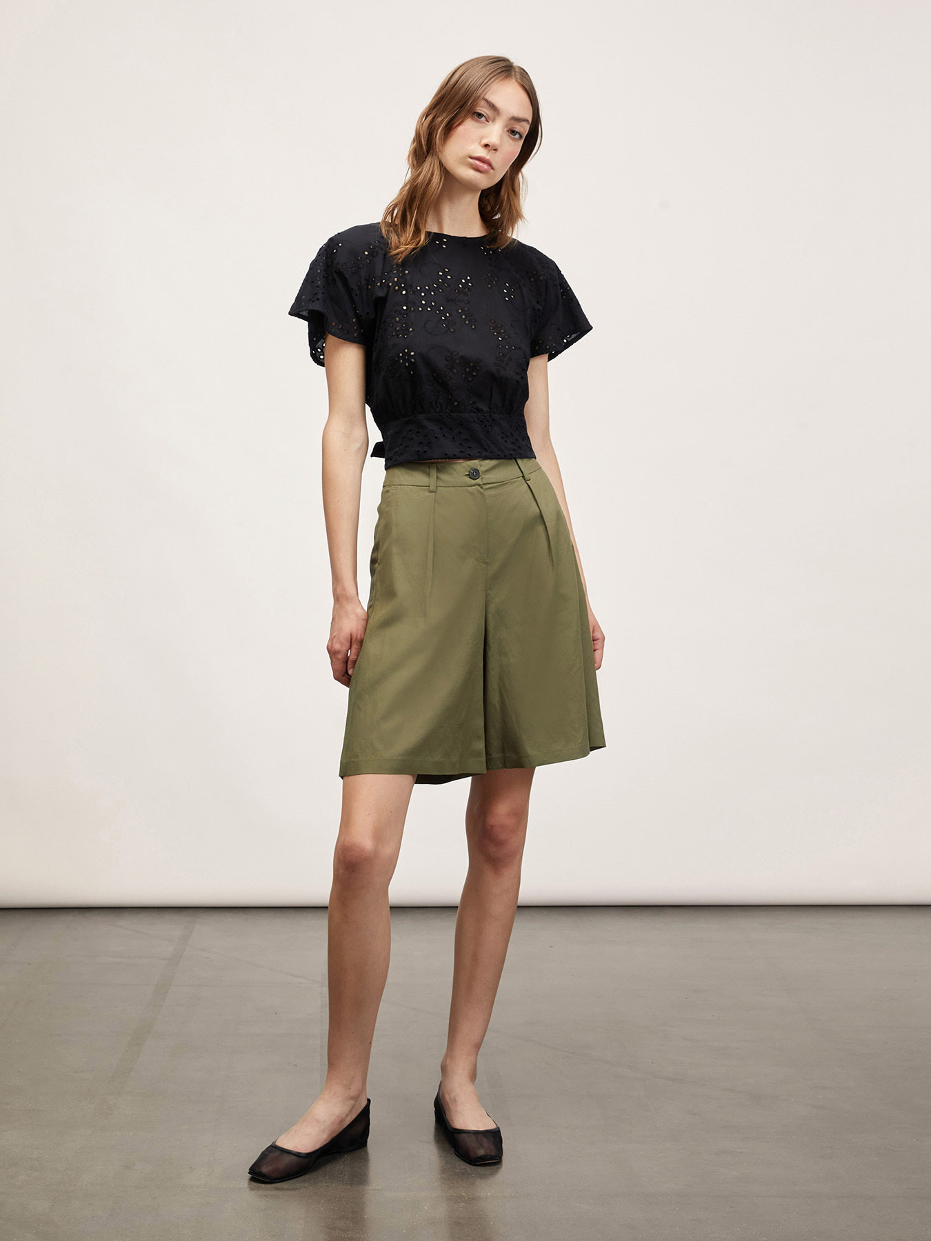 Broderie anglaise blouse with back bow image number 3