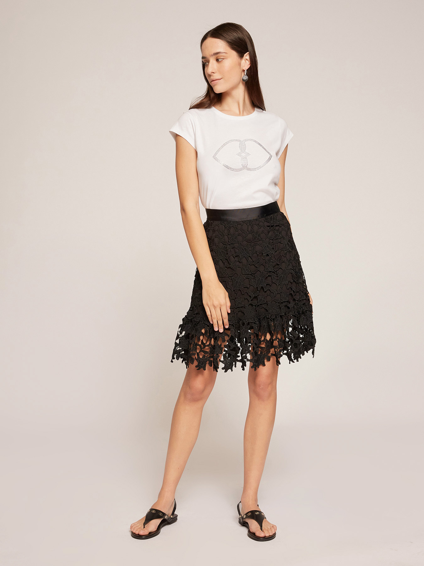Lace openwork short skirt image number 0