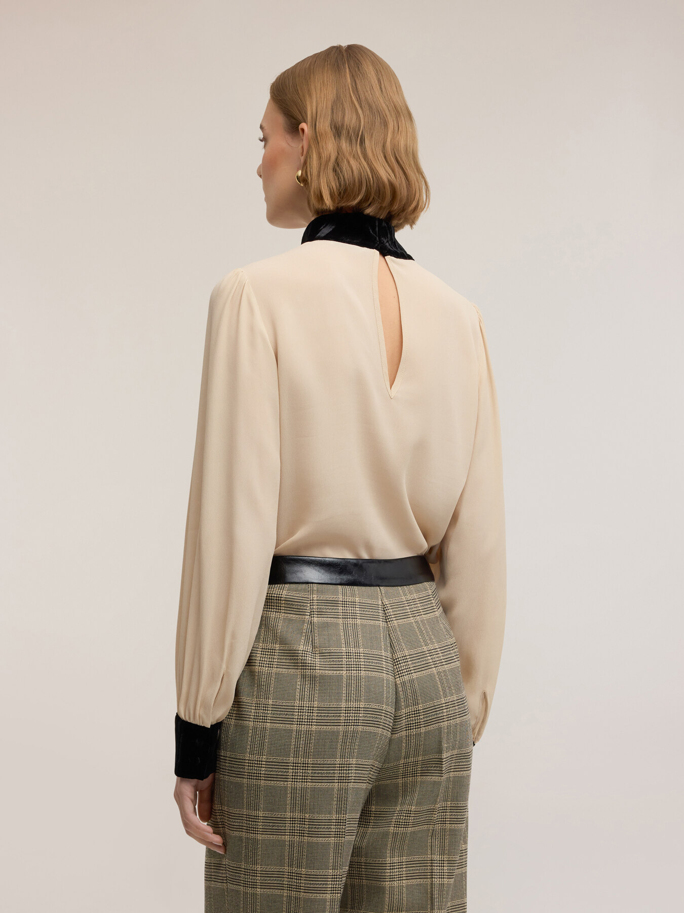 Crêpe blouse with velvet details image number 1