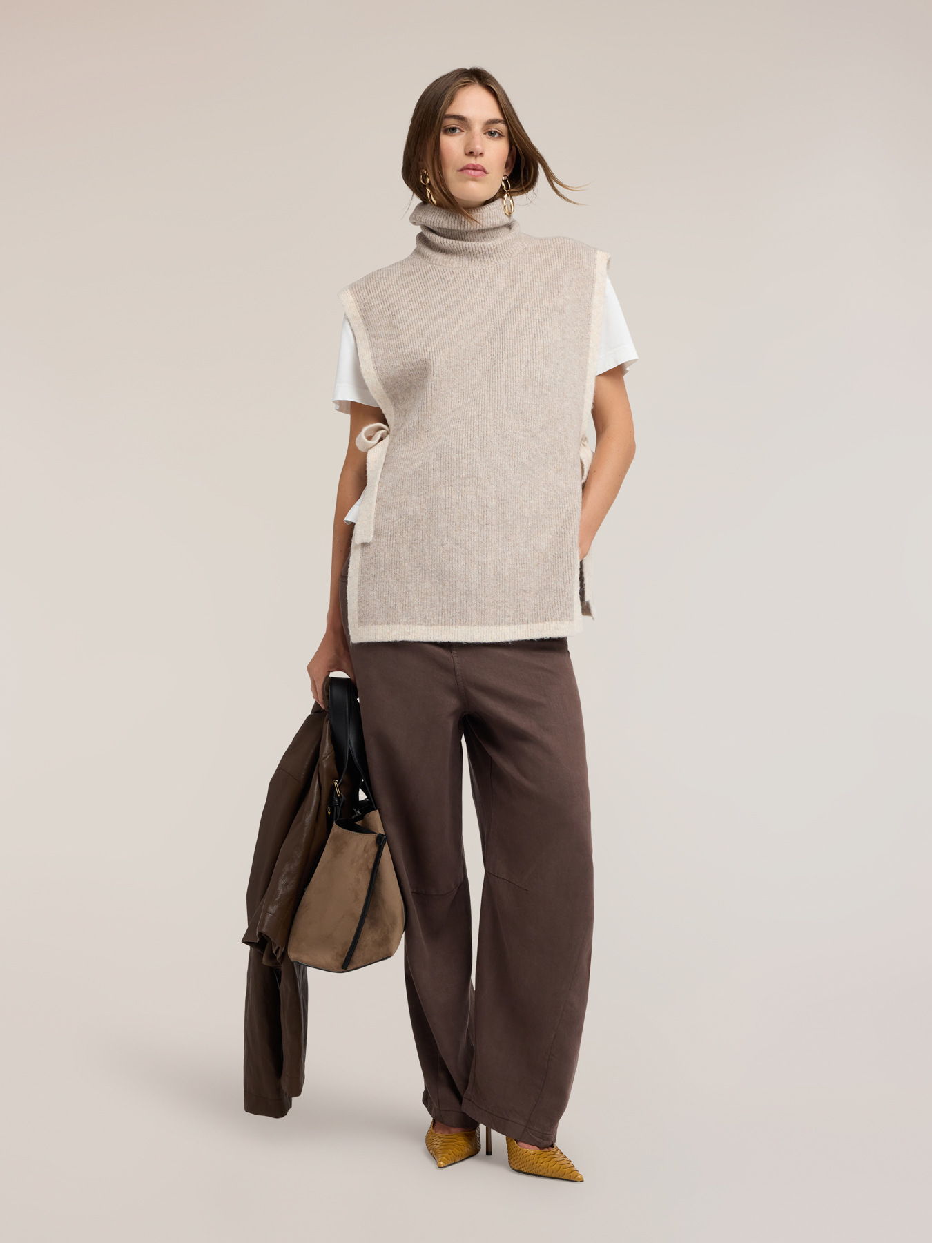Ribbed knit poncho with turtleneck image number 3