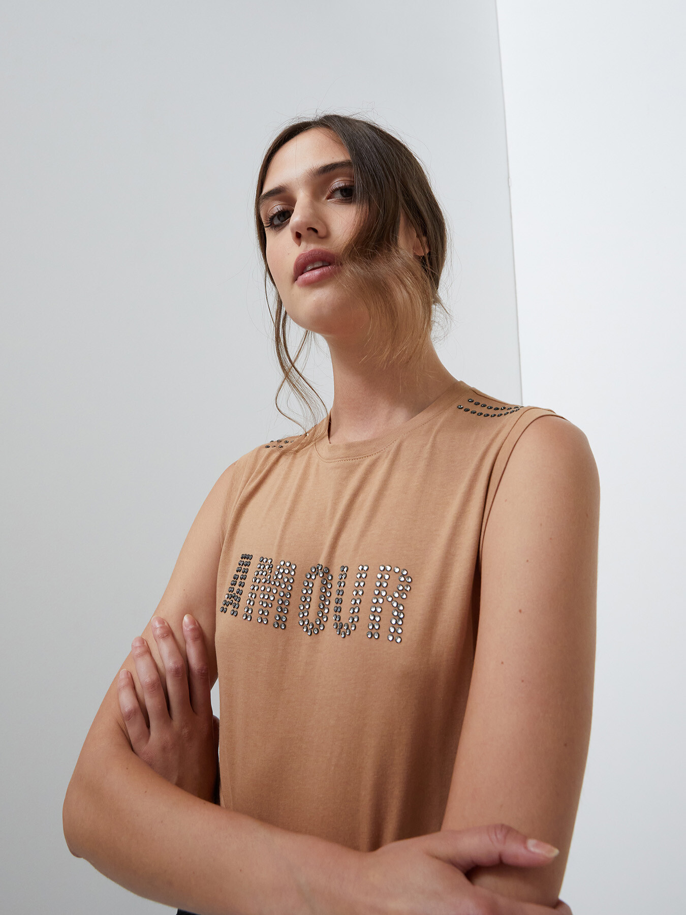 Top con scritta e strass image number 2