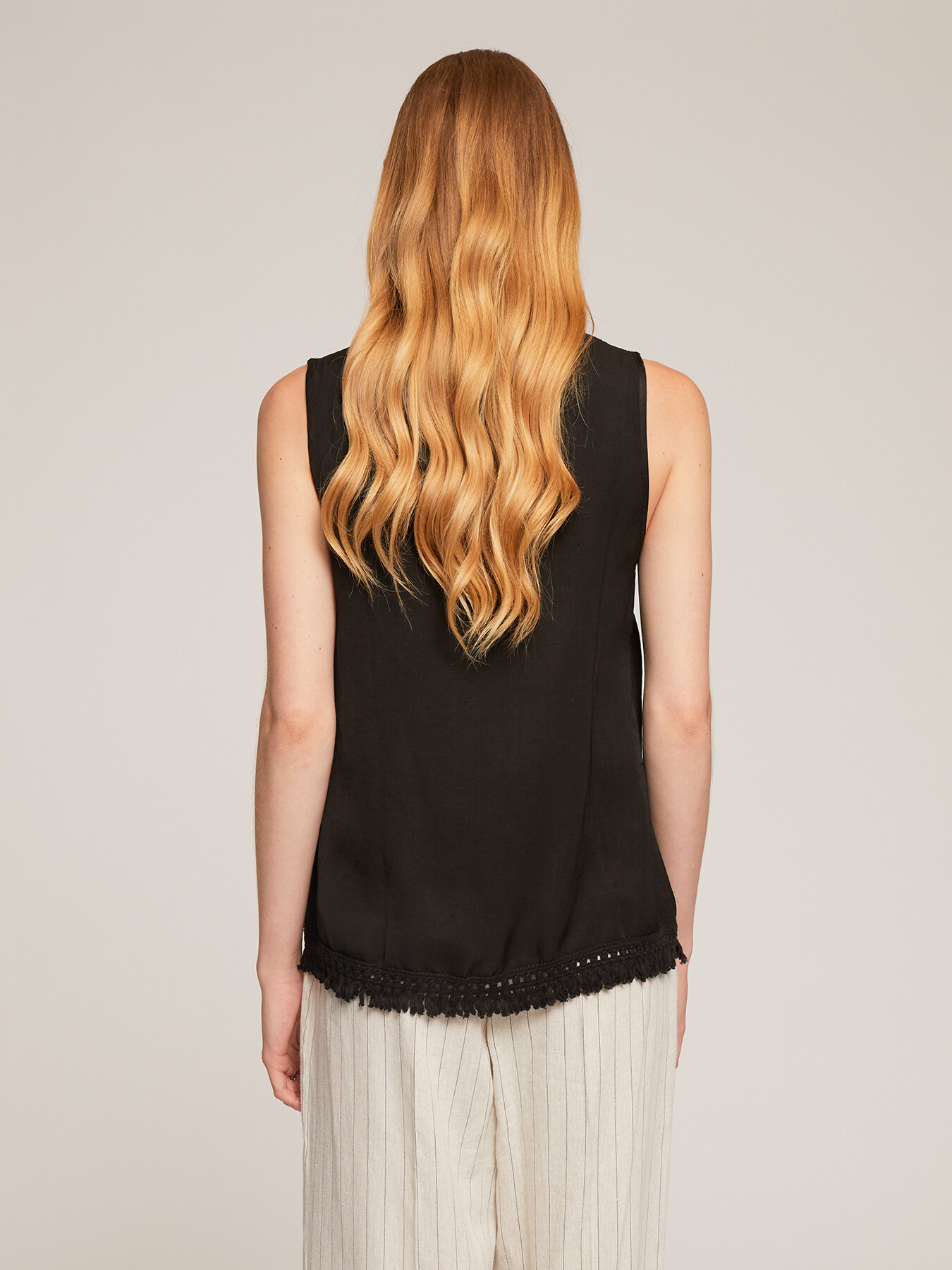 Top a canotta con nappe image number 1