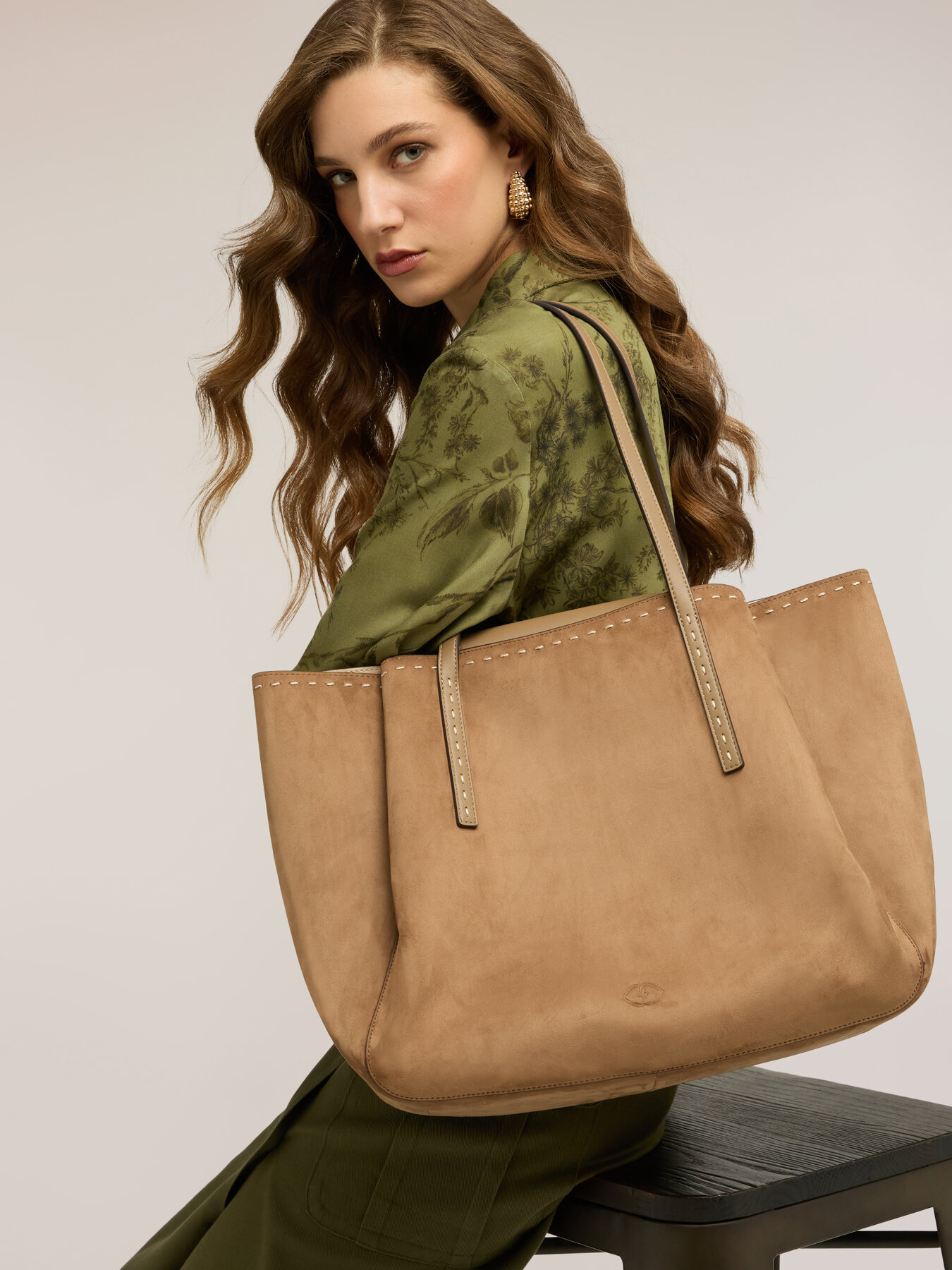 Shopper with visible stitching image number 0