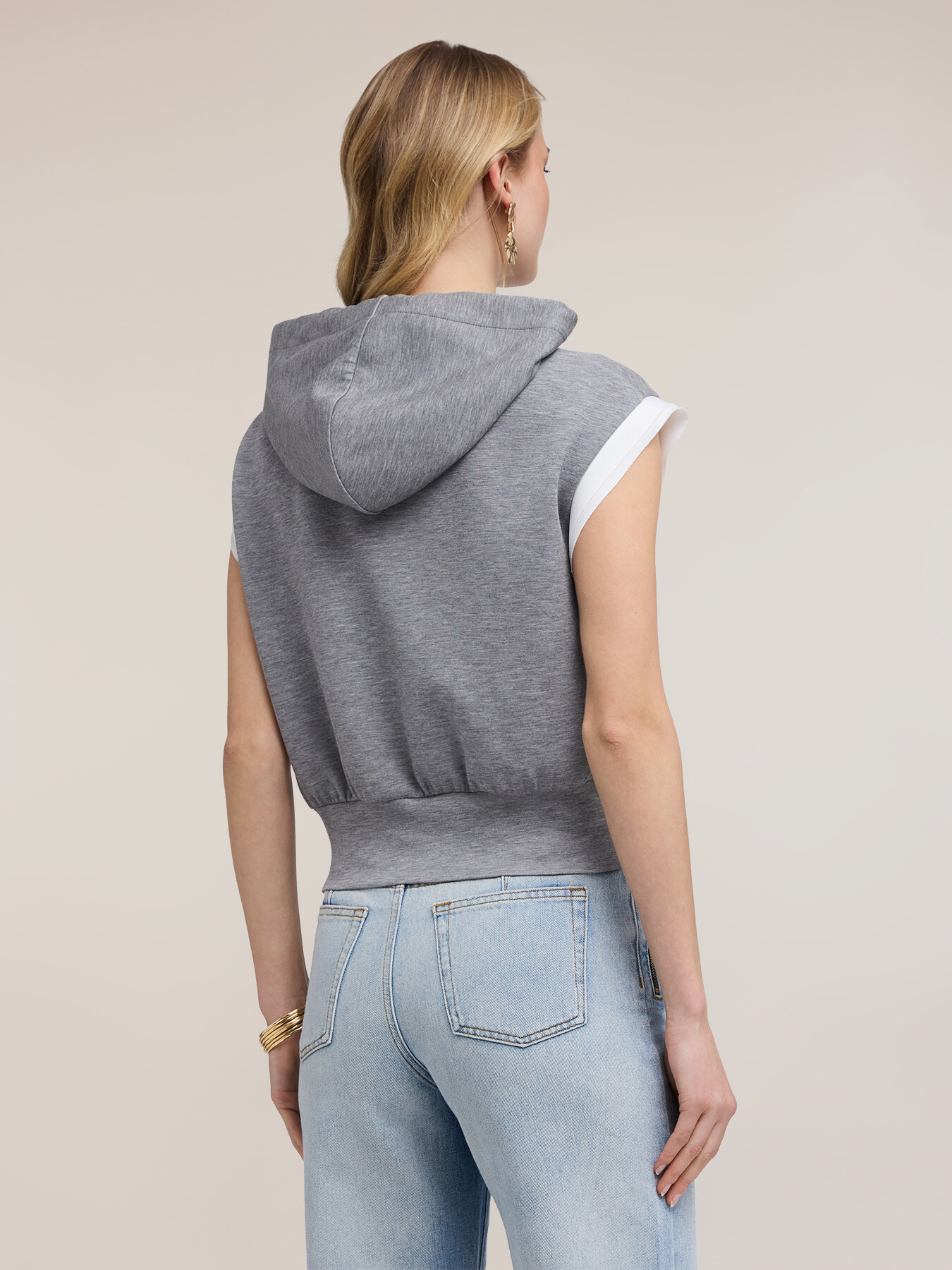 Geschlossenes Kurzarm-Sweatshirt mit Kapuze image number 1