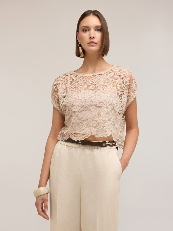 Blusa corta de encaje