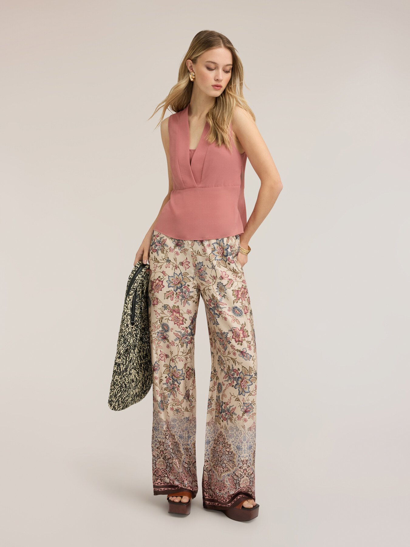 V-neck top in georgette image number 2