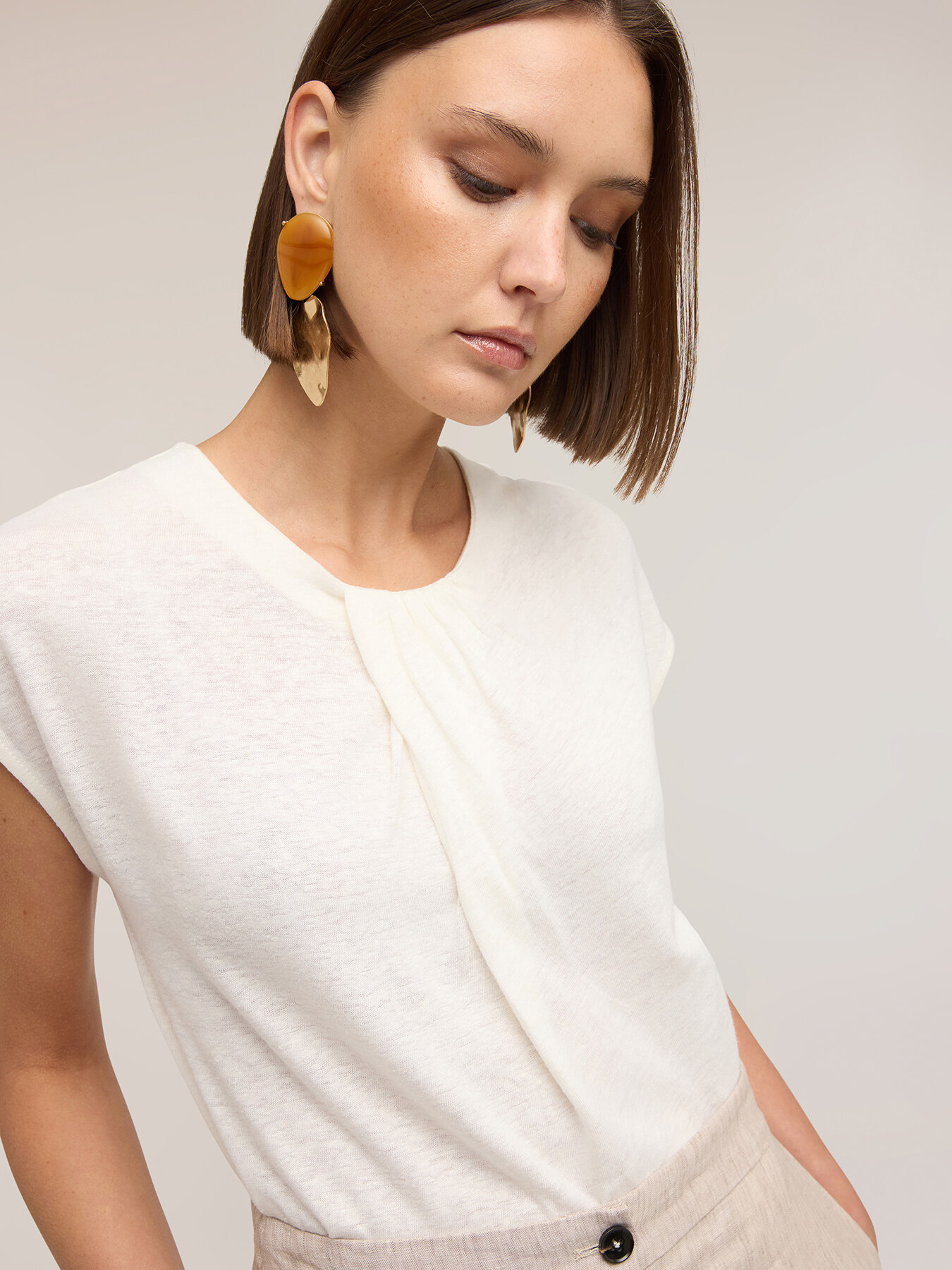 T-shirt en m&eacute;lange de lin avec drap&eacute; image number 0