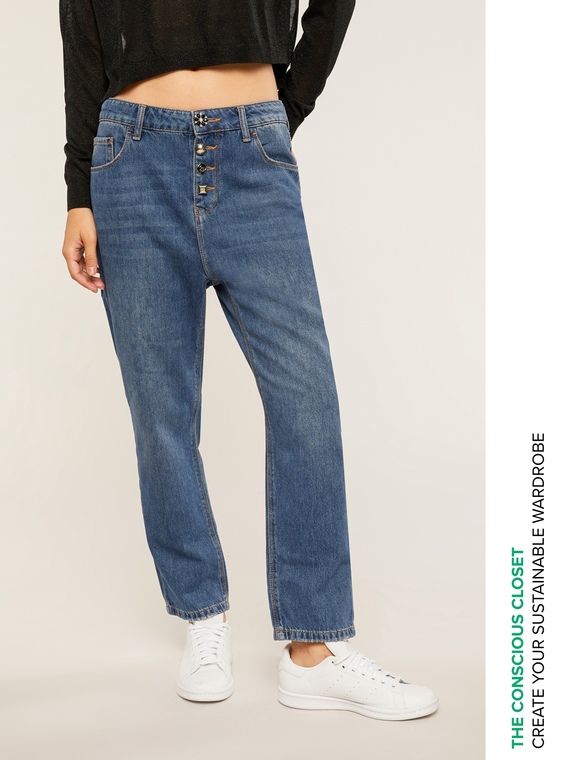 Boyfit-Jeans mit Schmuckknöpfen