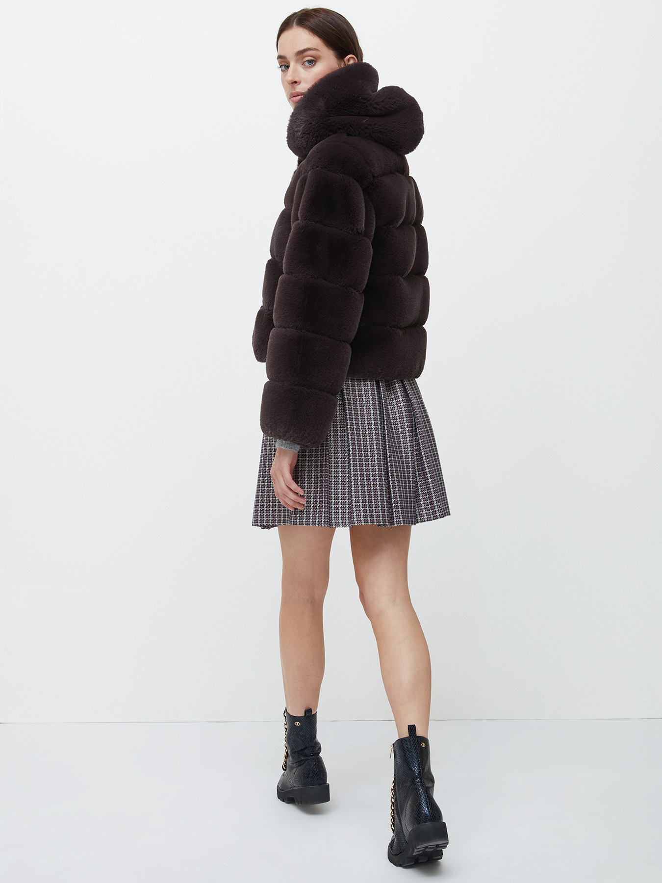 Cape &agrave; capuche imitation fourrure image number 1