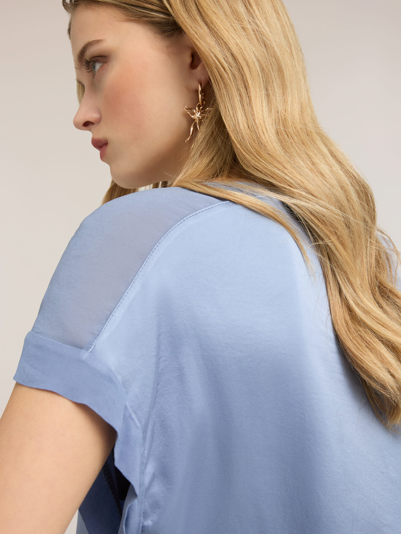 Bluse aus Satin mit Carr&eacute;-Ausschnitt image number 3