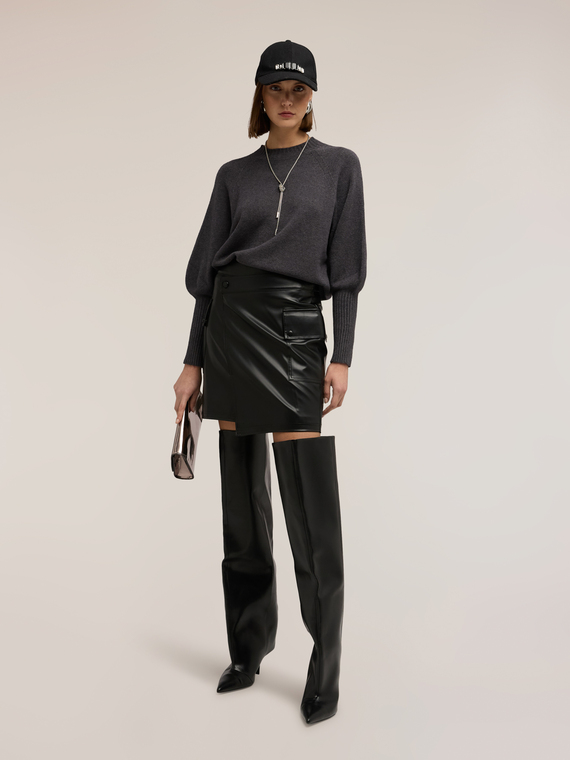 Sweater with voluminous sleeves