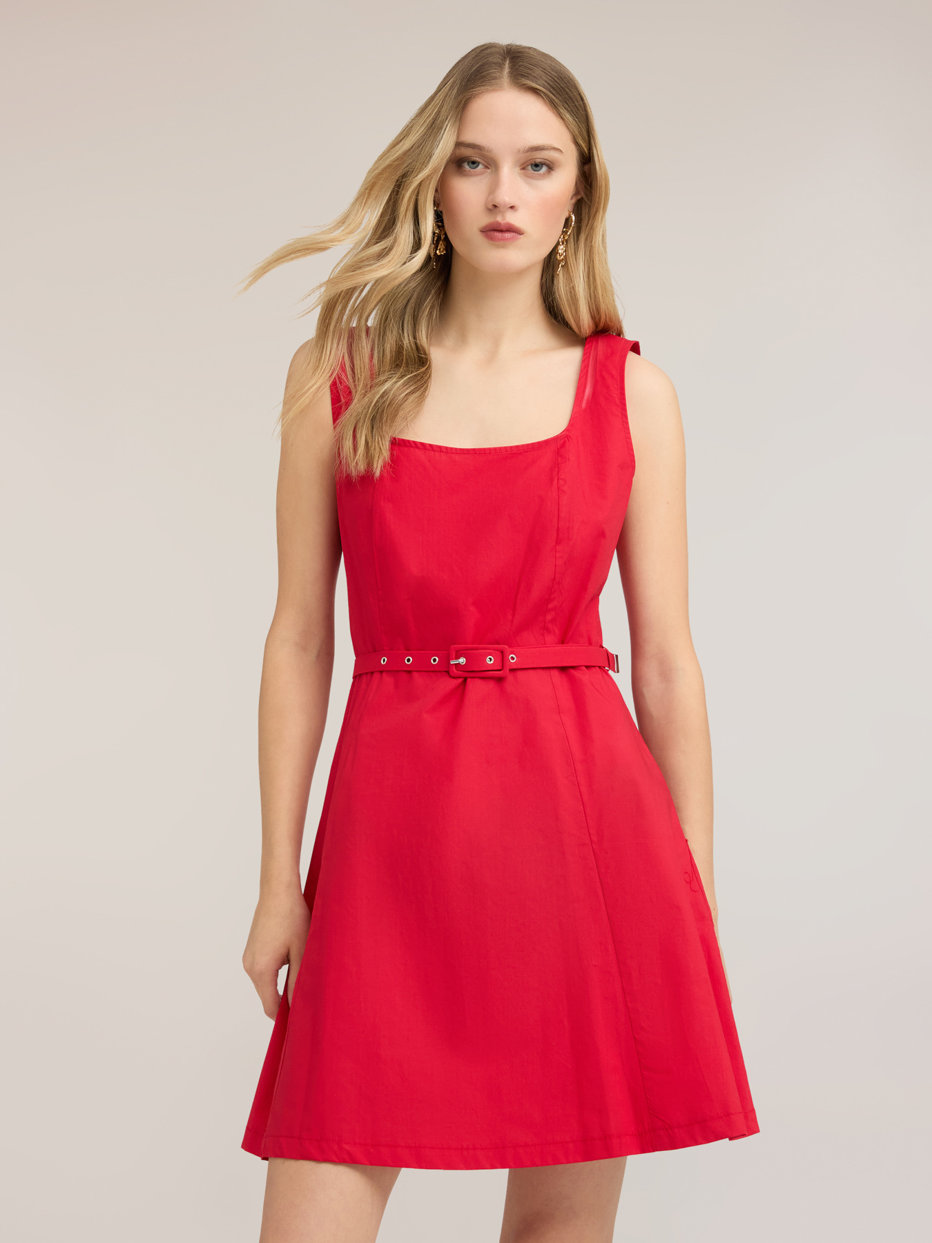 Robe courte en coton avec ceinture image number 2