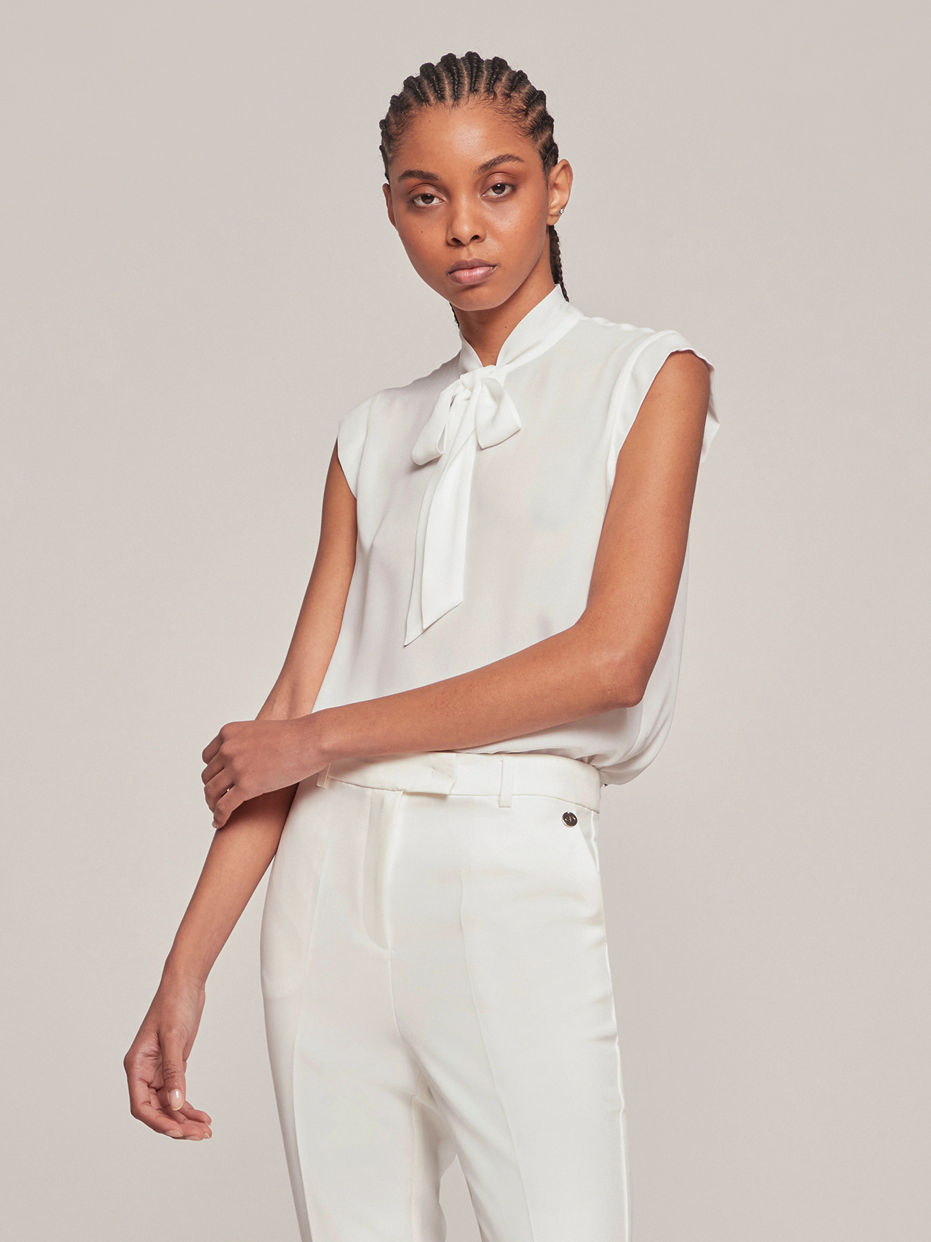 Flowing top with bow image number 0