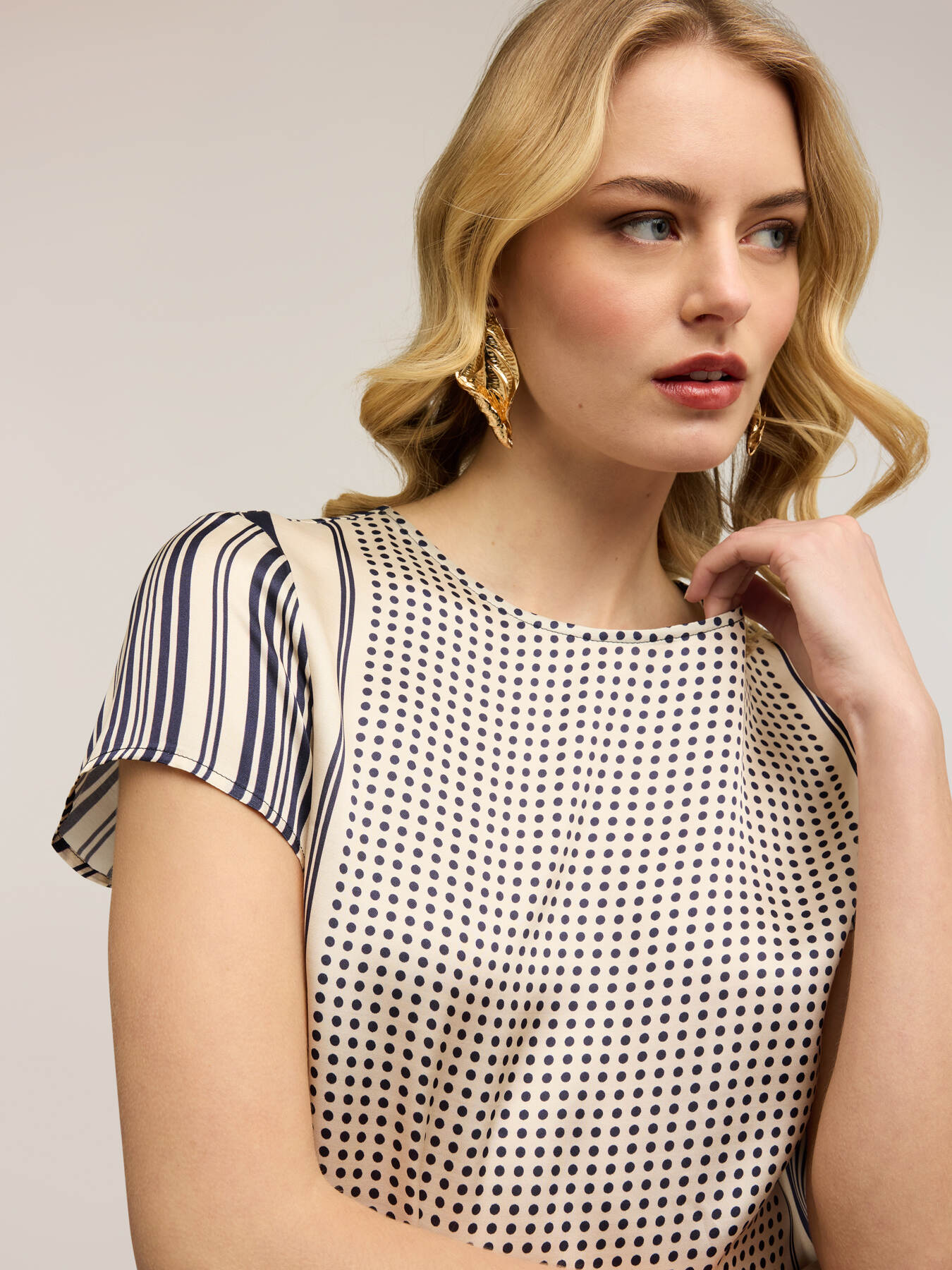 Satin blouse with foulard print image number 3