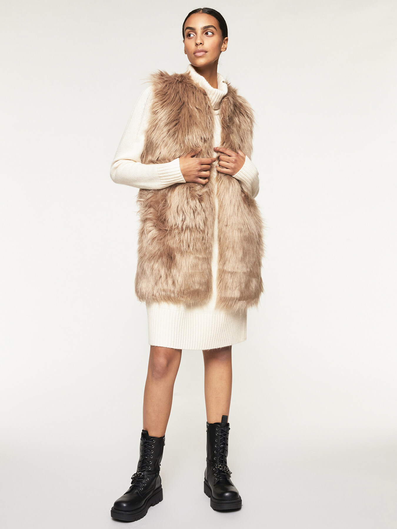 Chaleco largo efecto pelo y punto image number 0