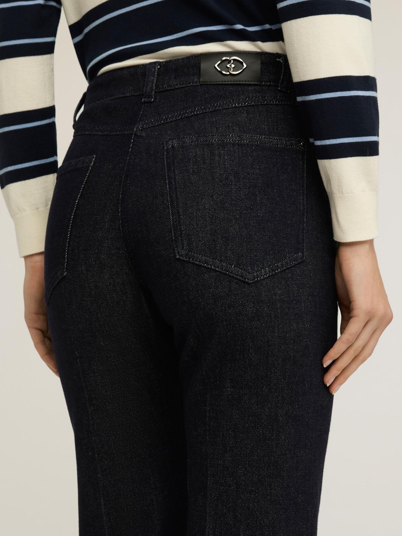 High-waisted flare jeans image number 3