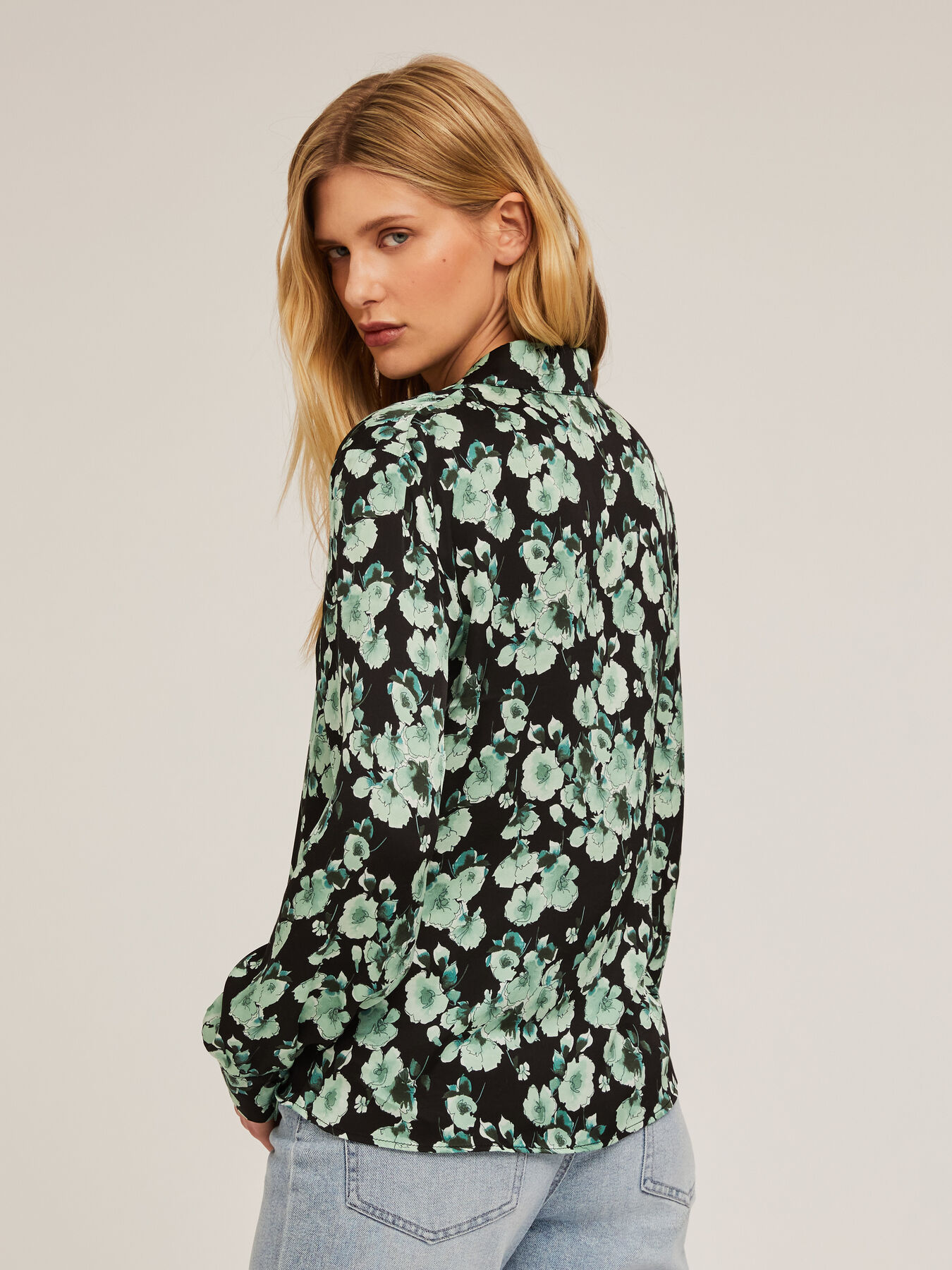 Camicia in raso fantasia floreale image number 1