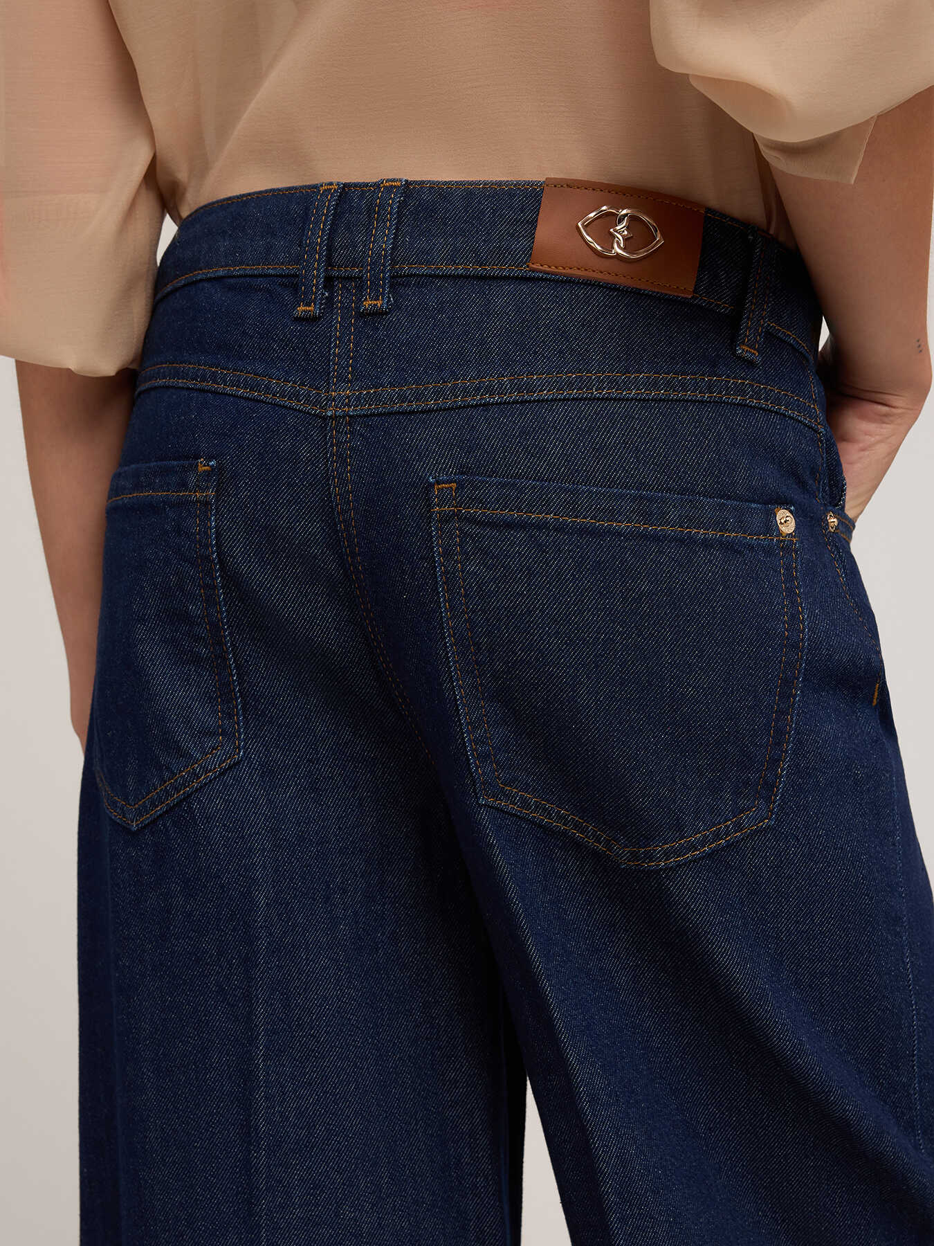 Jean large et d&eacute;contract&eacute; en m&eacute;lange TENCEL&trade; mod&egrave;le Kate image number 4