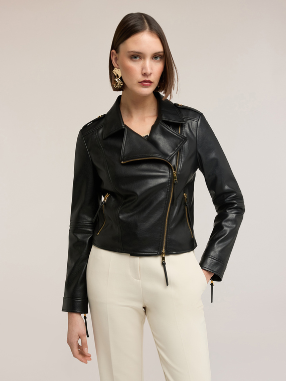 Bikerjacke mit goldenen Rei&szlig;verschl&uuml;ssen