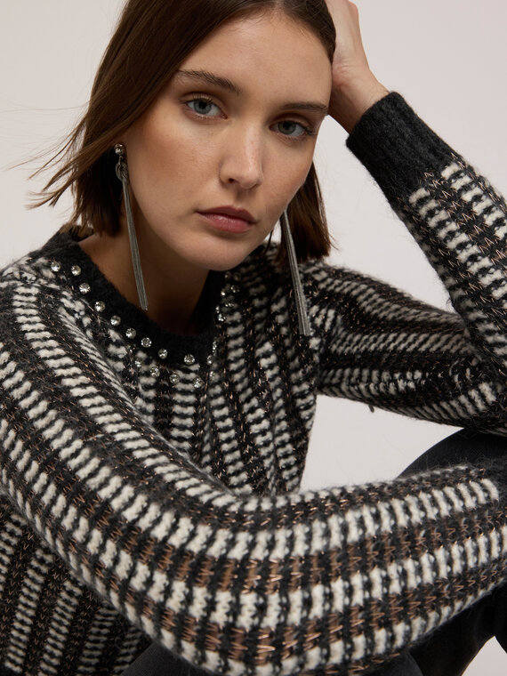 Jacquard-Pullover mit Applikationen