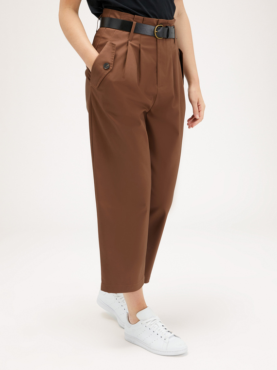 Trousers with pleats and belt