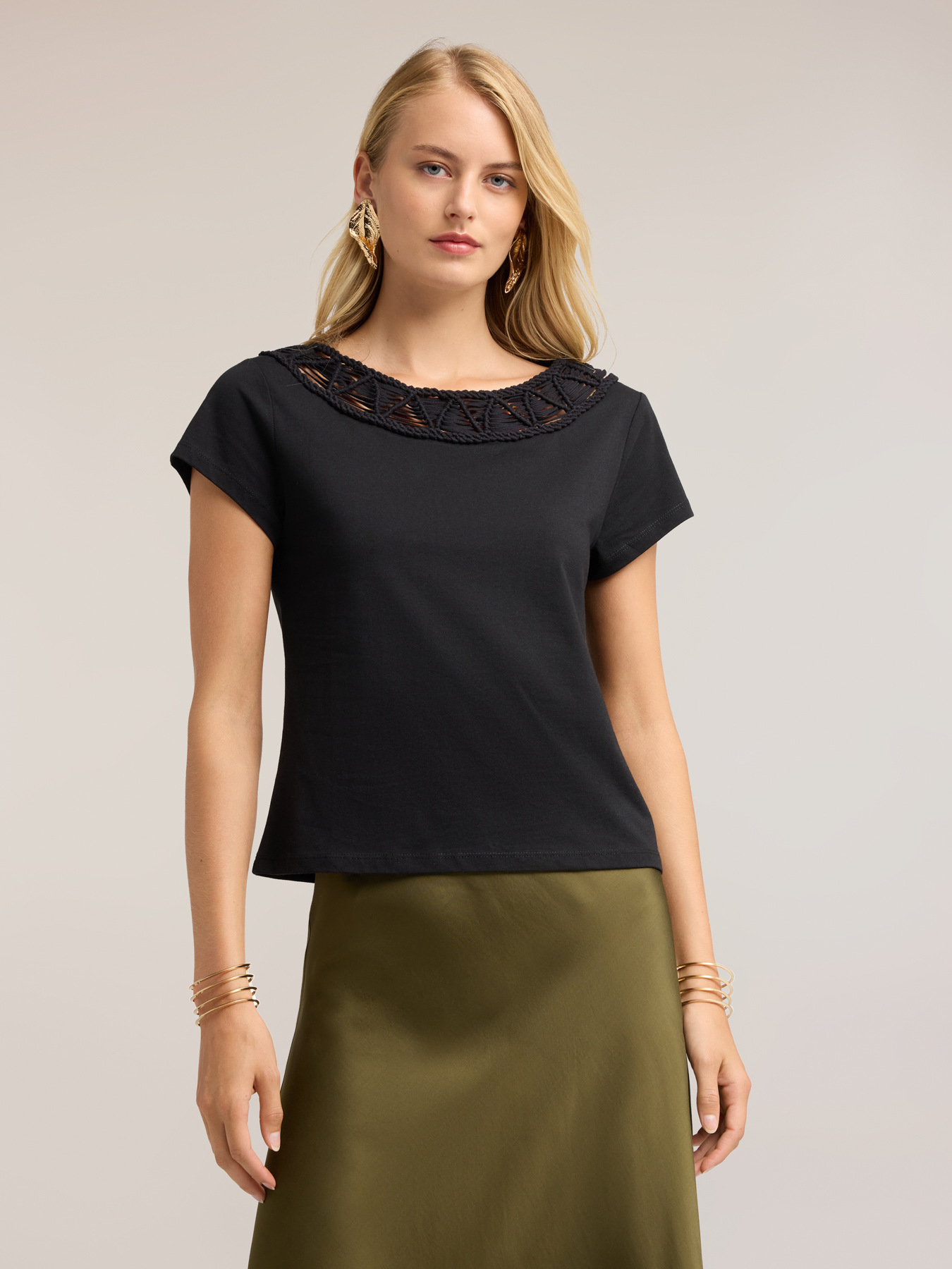 T-shirt con scollo a barchetta ricamato image number 0