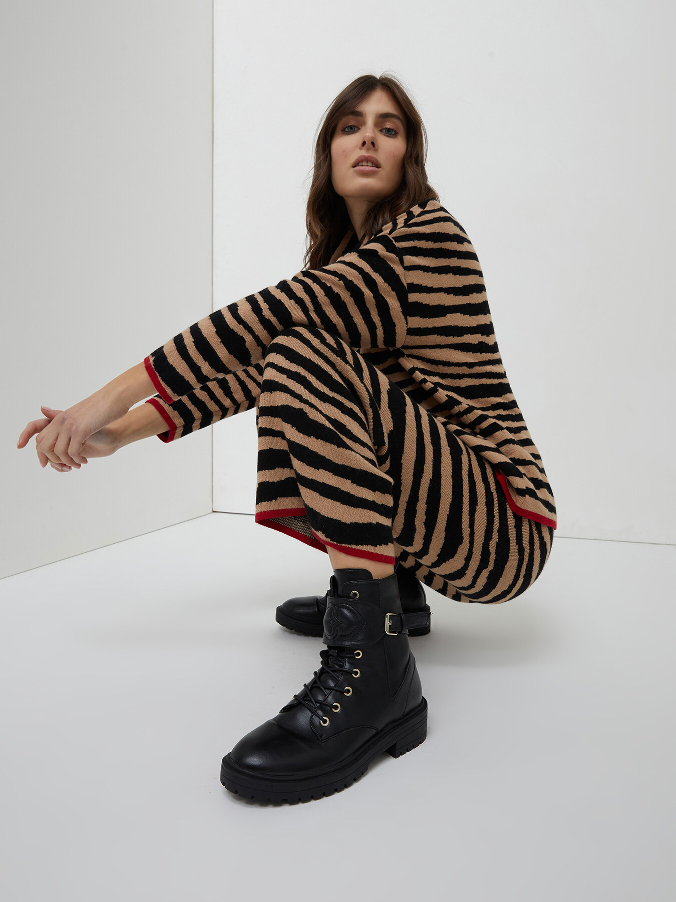 Pantalon cropped animalier image number 2