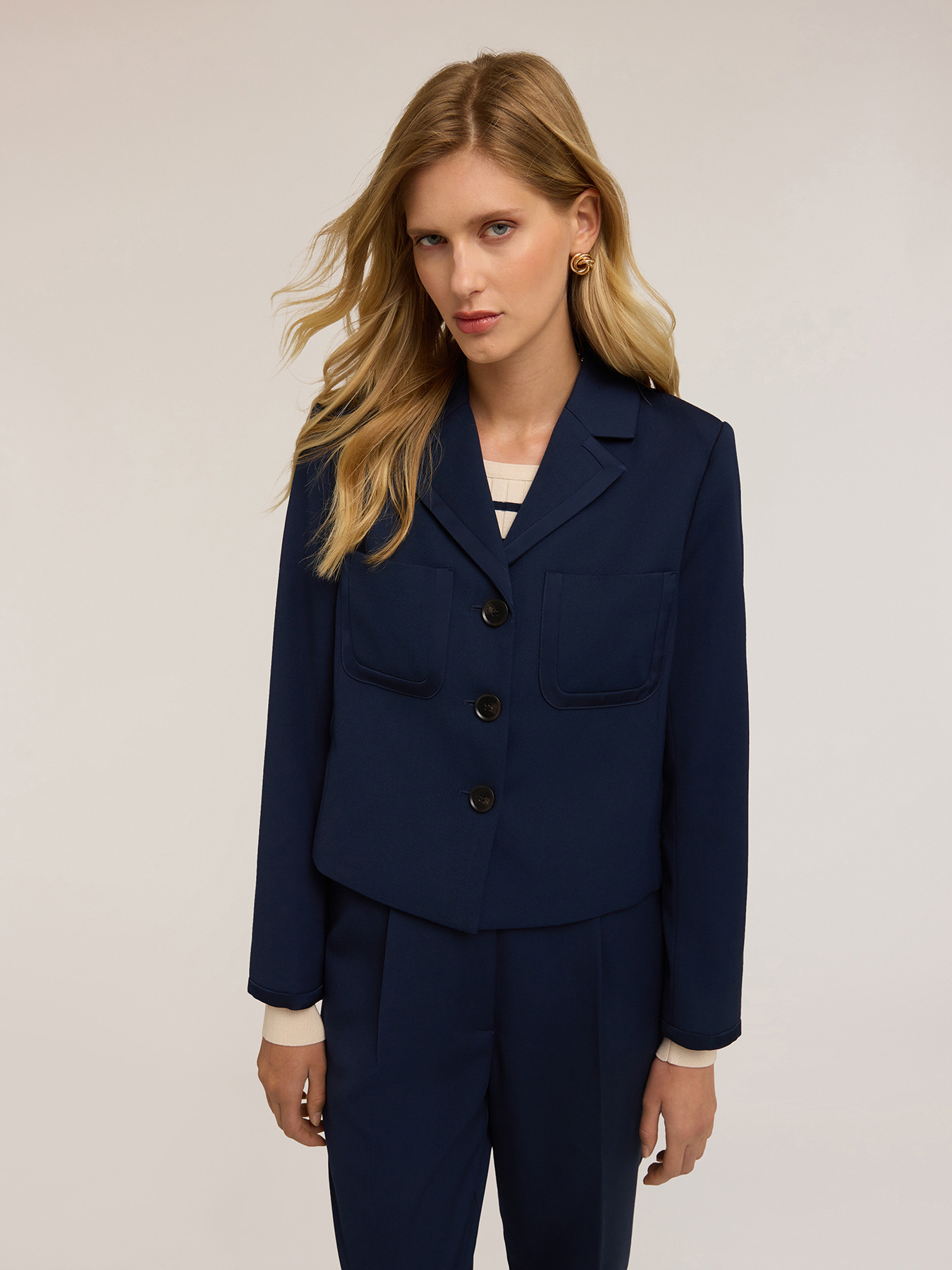 Veste courte avec insertions en satin image number 2